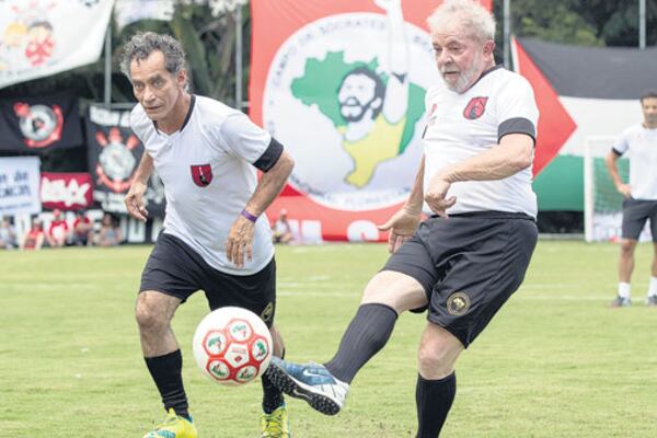 Como comentarista del Mundial el ex mandatario logrará mayor visibilidad de cara a las elecciones presidenciales de octubre.