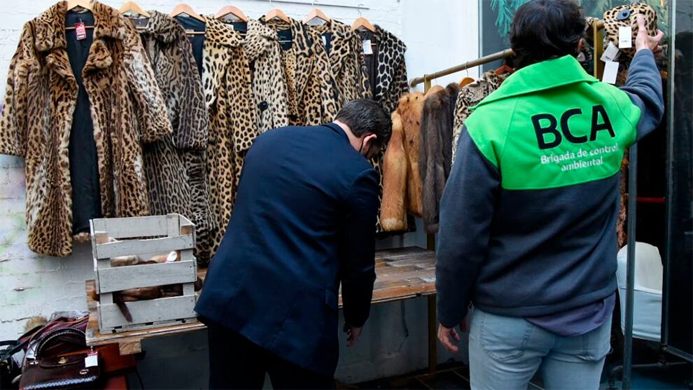 La mayoría de los productos se vendían a precios elevados: uno de los abrigos superaba el millón de pesos.