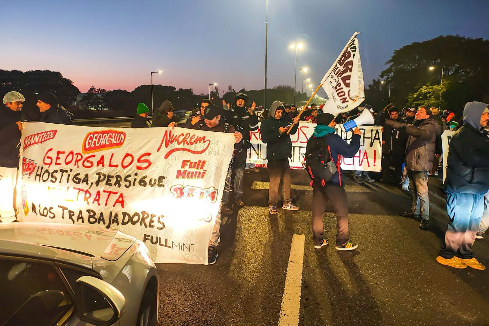 Los trabajadores de Georgalos ya cortaron la Panamericana para visibilizar el caso.