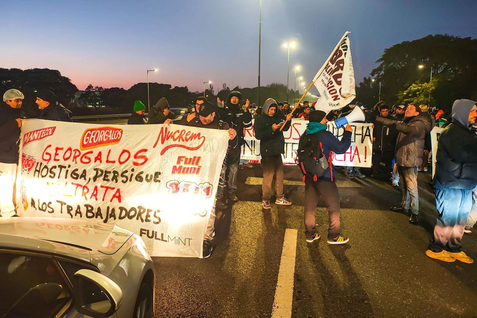 Los trabajadores de Georgalos ya cortaron la Panamericana para visibilizar el caso.