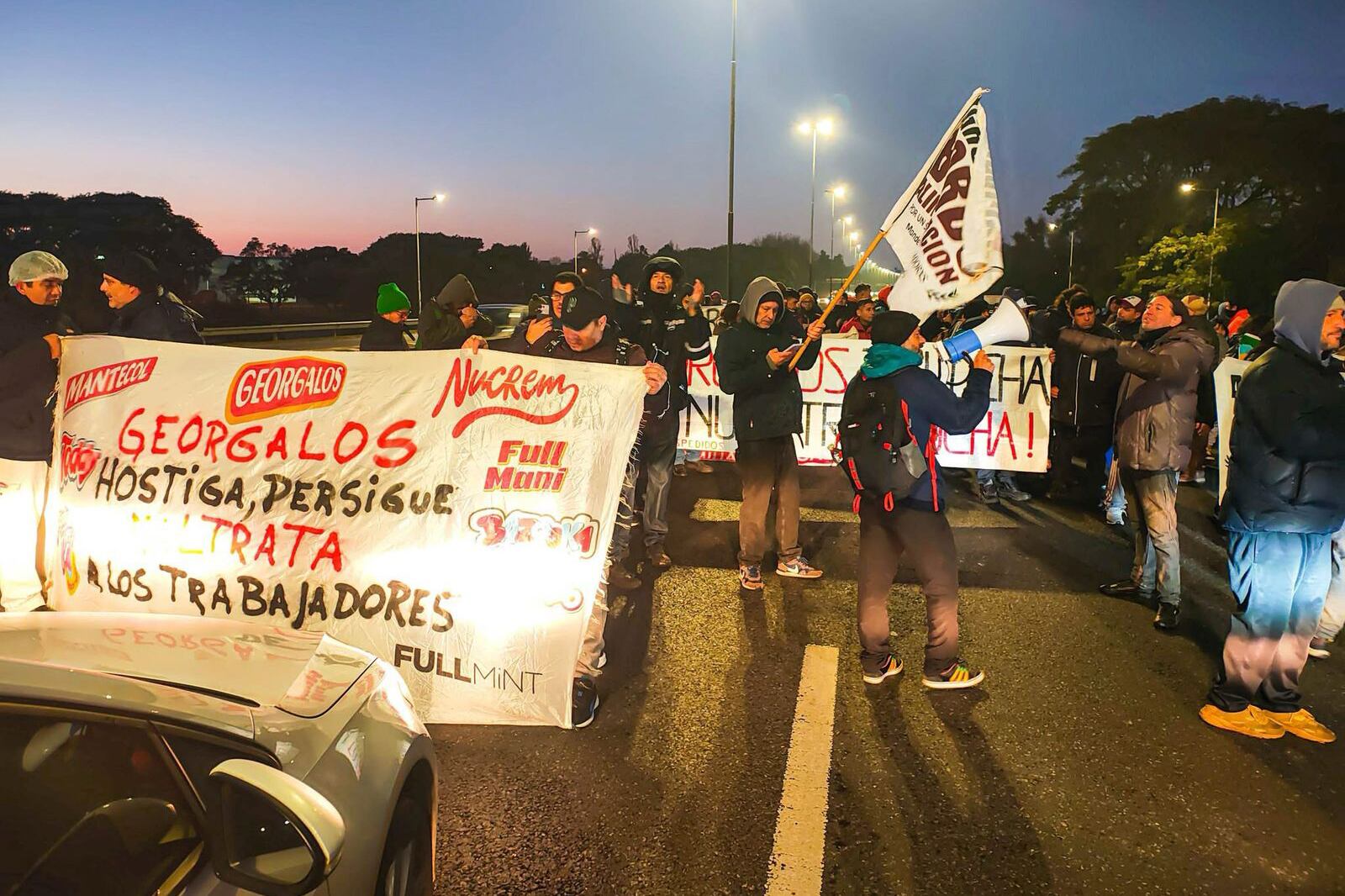 Los trabajadores de Georgalos ya cortaron la Panamericana para visibilizar el caso.