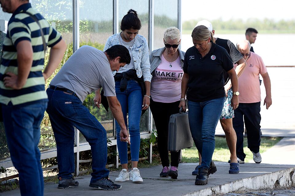 El padre de Carlos le hace un señalamiento a personal de la PDI en La Fluvial.