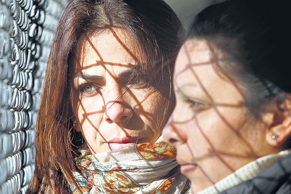 Ana y María Fernández, hermanas de Romina Fernández.