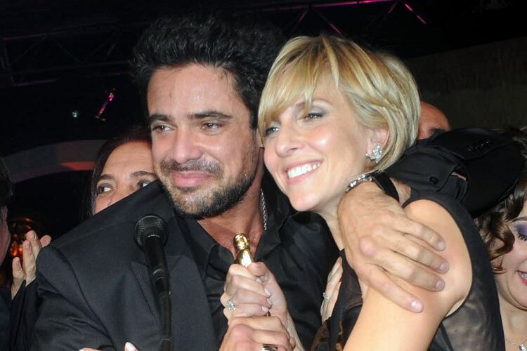 Castro, en una entrega de los Martín Fierro, junto a Carla Peterson.