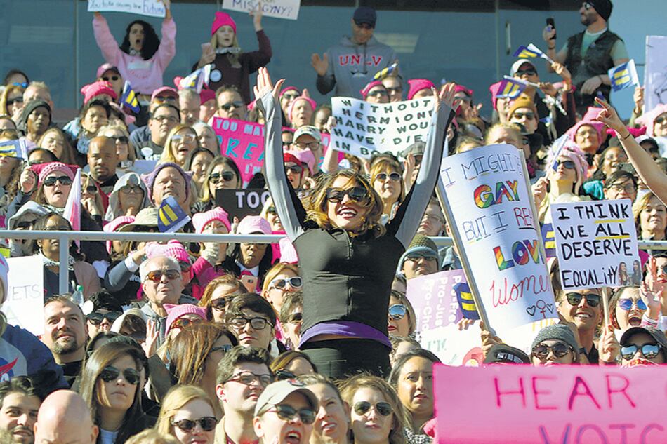 Miles de mujeres convocadas en el estadio Sam Boyd, en Las Vegas.
