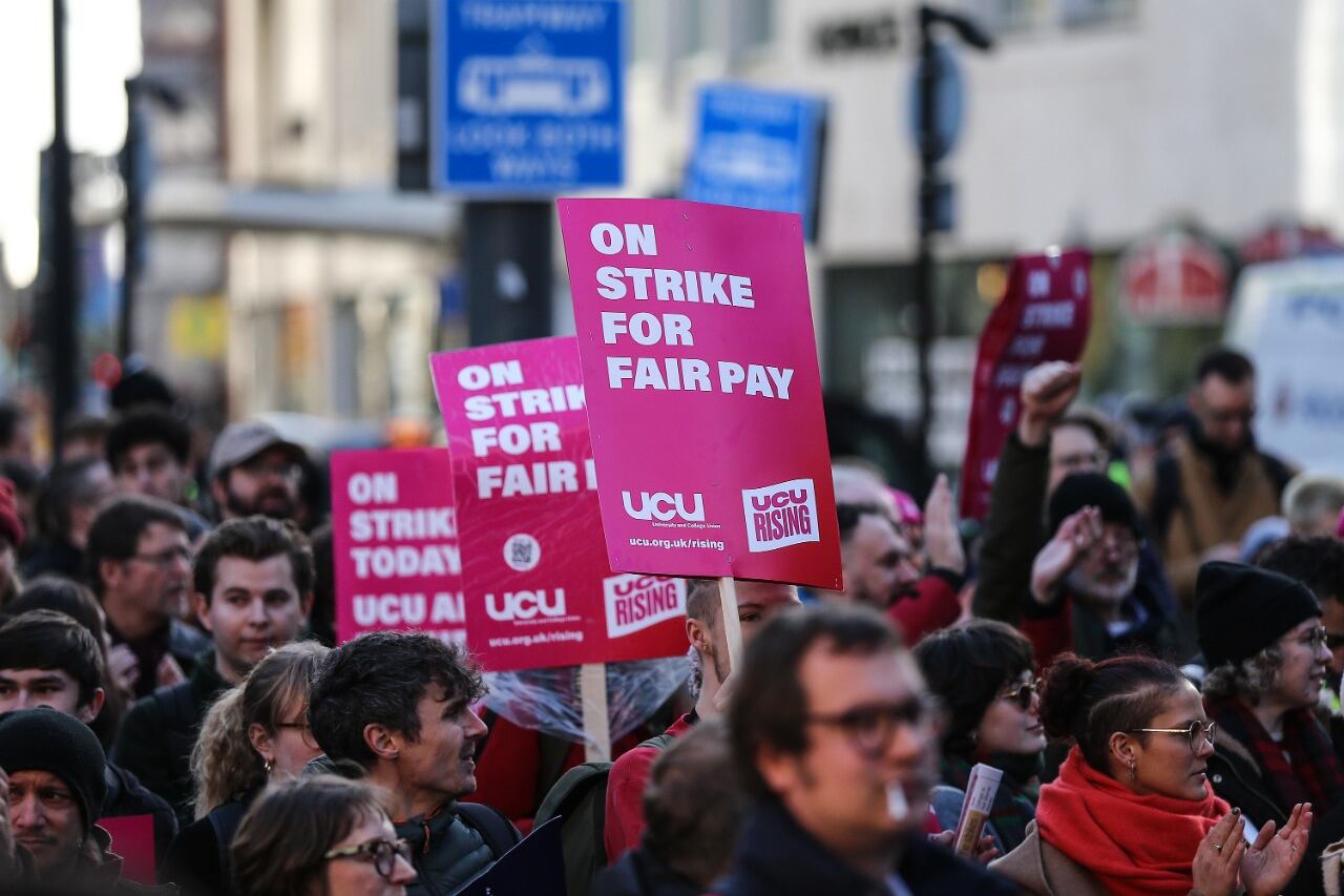 Protesta del gremio universitario (UCU) en Manchester.