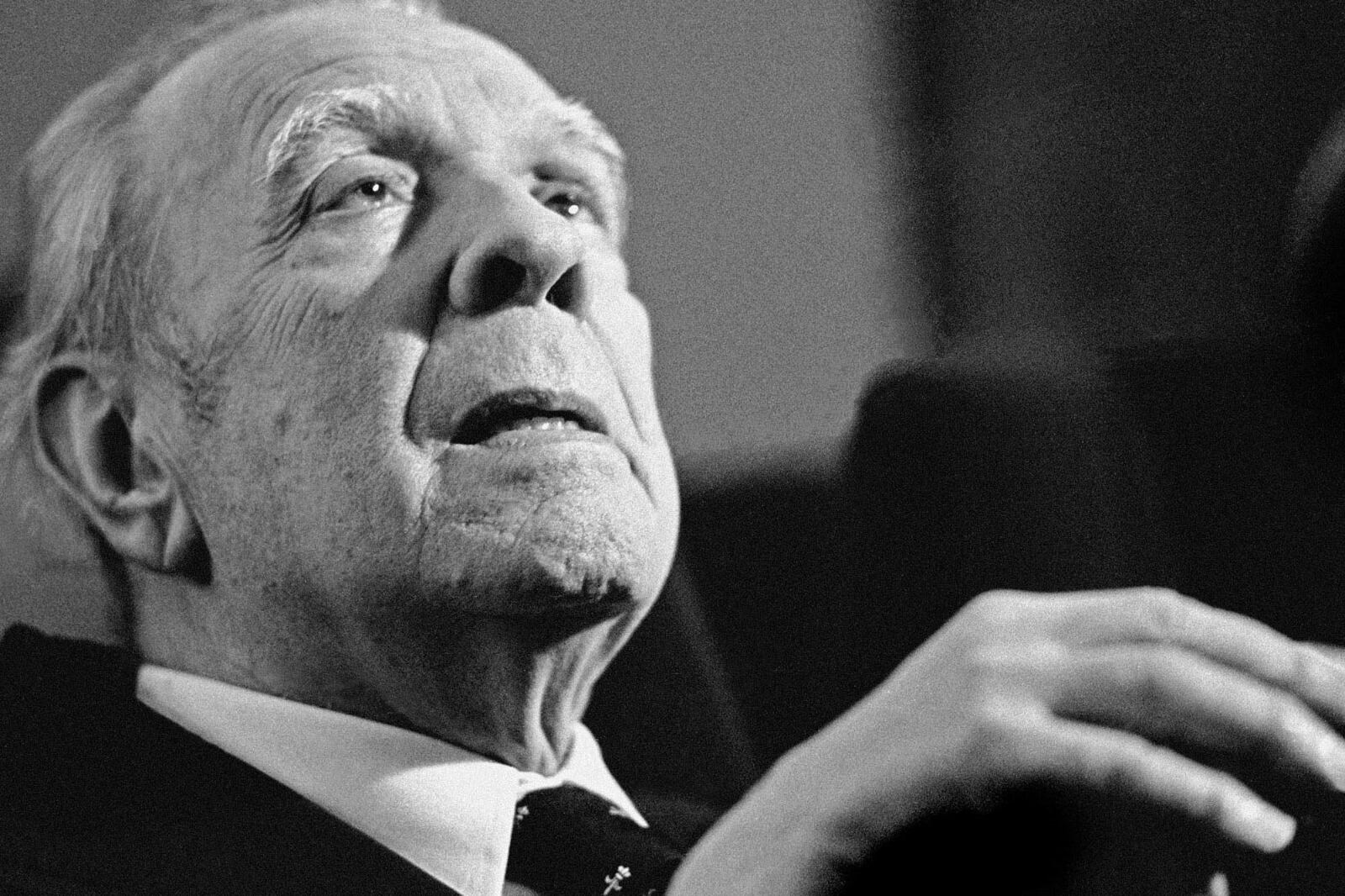 Borges babilónico contiene 1.220 entradas.