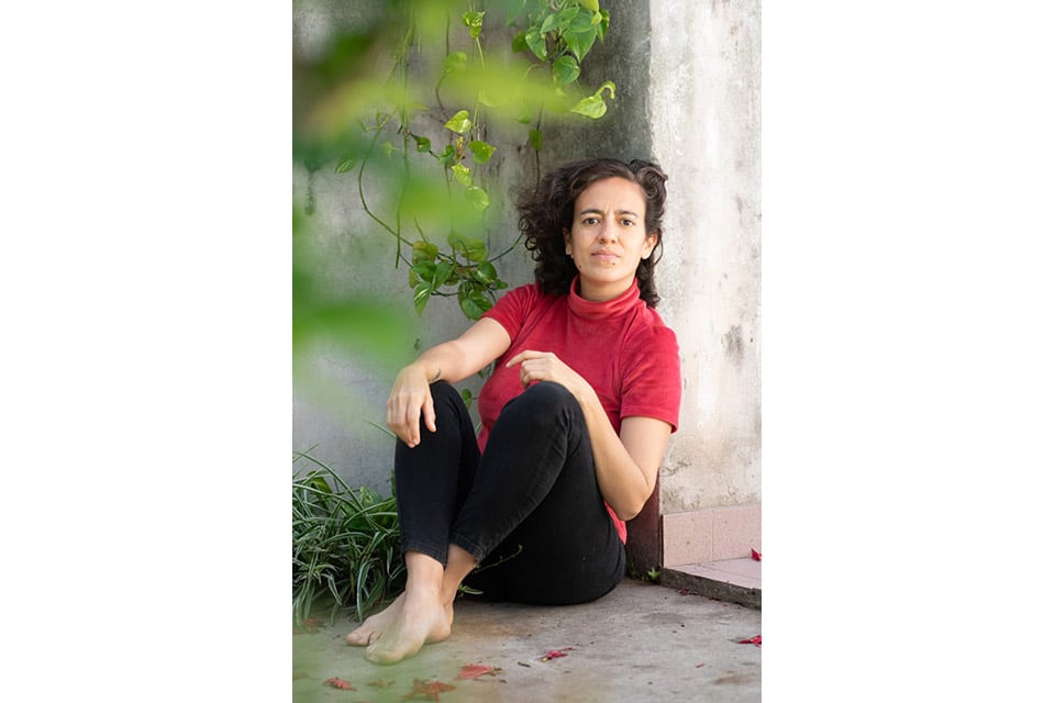 Candelaria Rivero nació en Santa Fe en 1984, es fotógrafa, estudió música y enseña danza contemporánea.