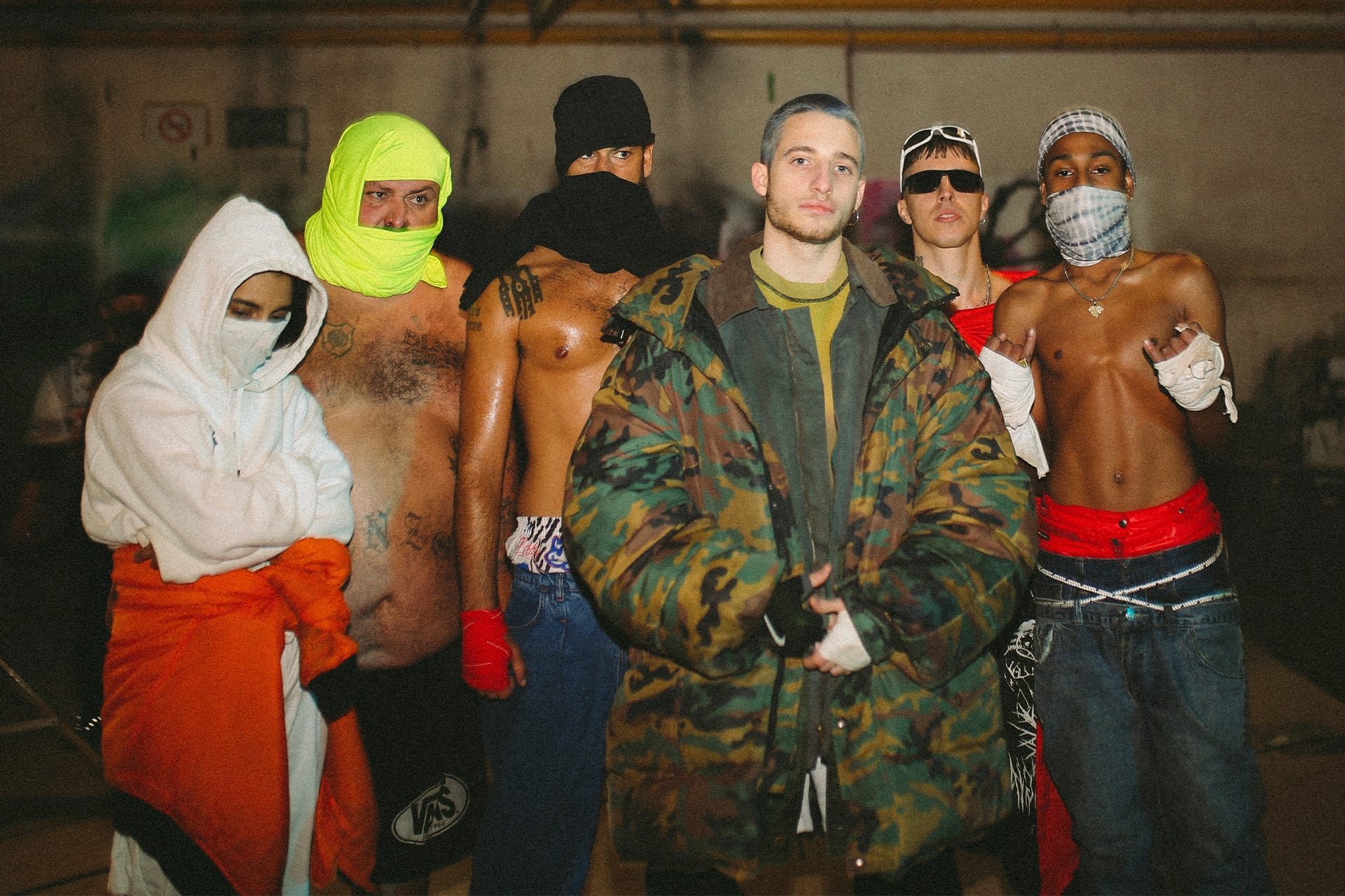 Wos sacó su primer clip del año, "Que se mejoren", que monta un Coliseo bardero y underground para hablar sobre el poder.