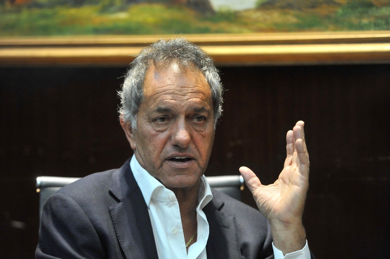 "Por servicio", dice Daniel Scioli que asumió este cargo.