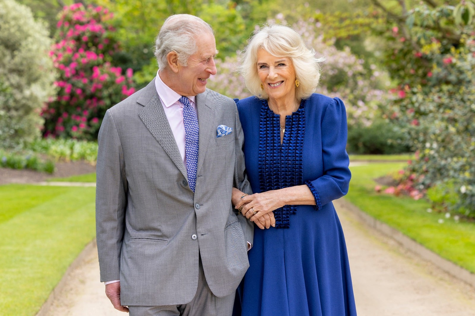 Carlos junto con Camilla, en la foto que se publicó en las últimas horas. 