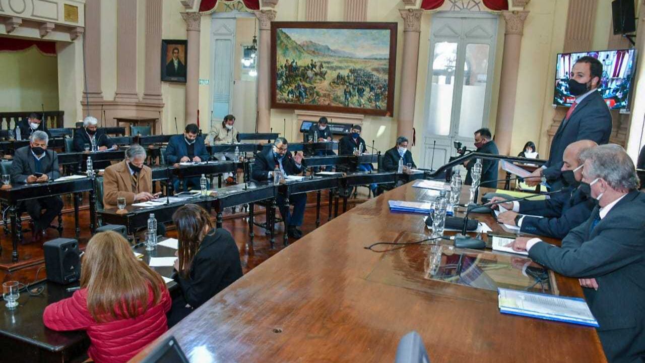 El Senado, indiferente a la represión que se vivía afuera