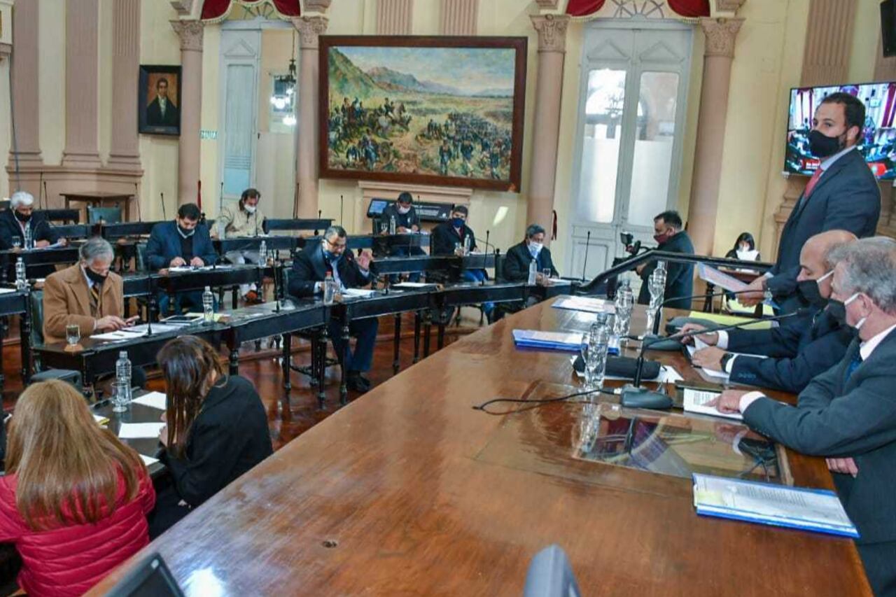 El Senado, indiferente a la represión que se vivía afuera