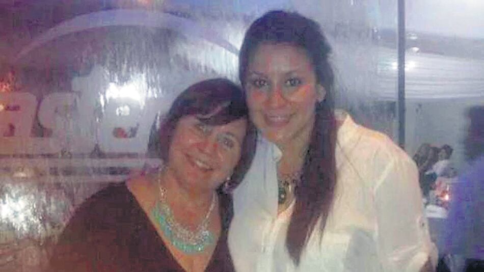 Mayra Bueno tenía 25 años y su madre, Mónica, 51.