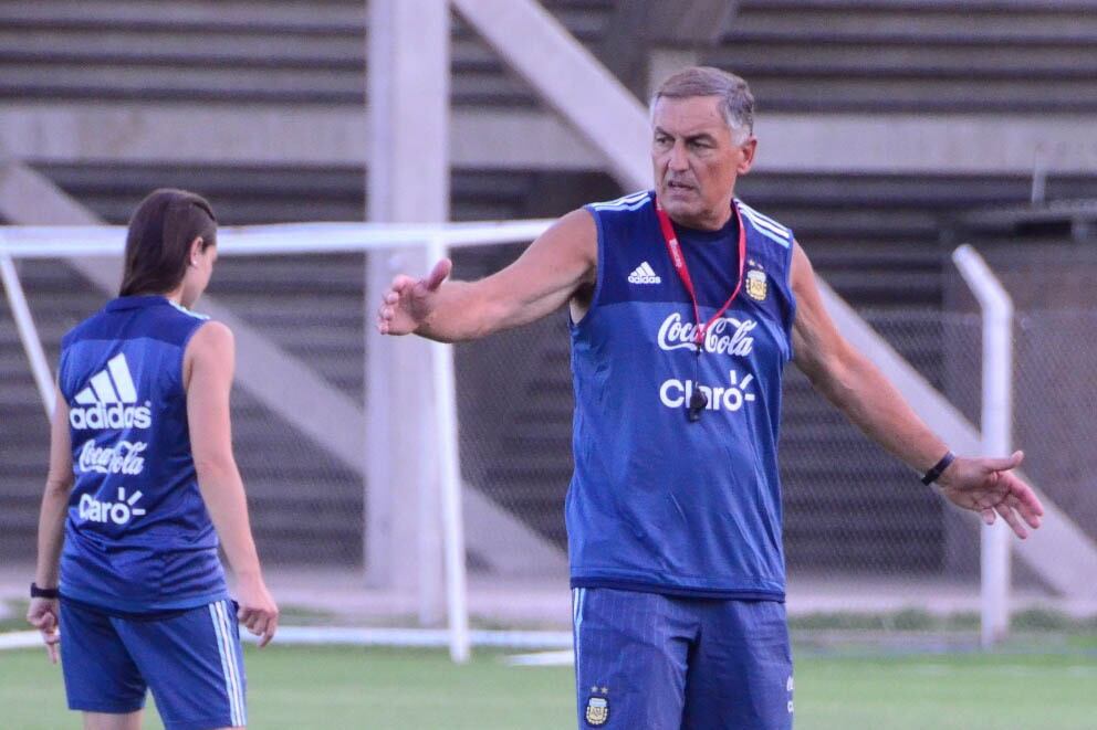 Carlos Borrello, DT del seleccionado femenino de fútbol.