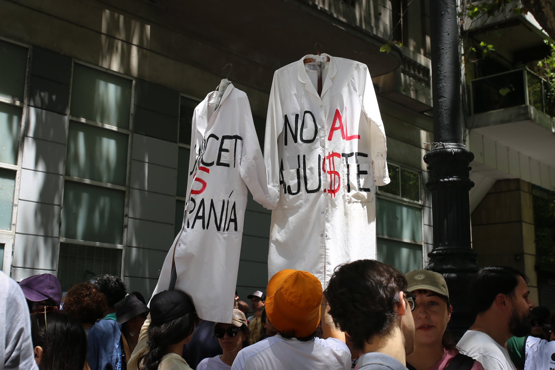 En sintonía con el gobierno nacional, el de la Ciudad insiste con sacar financiamiento y recursos de la educación pública. Las comunidades resisten y dan pelea. 