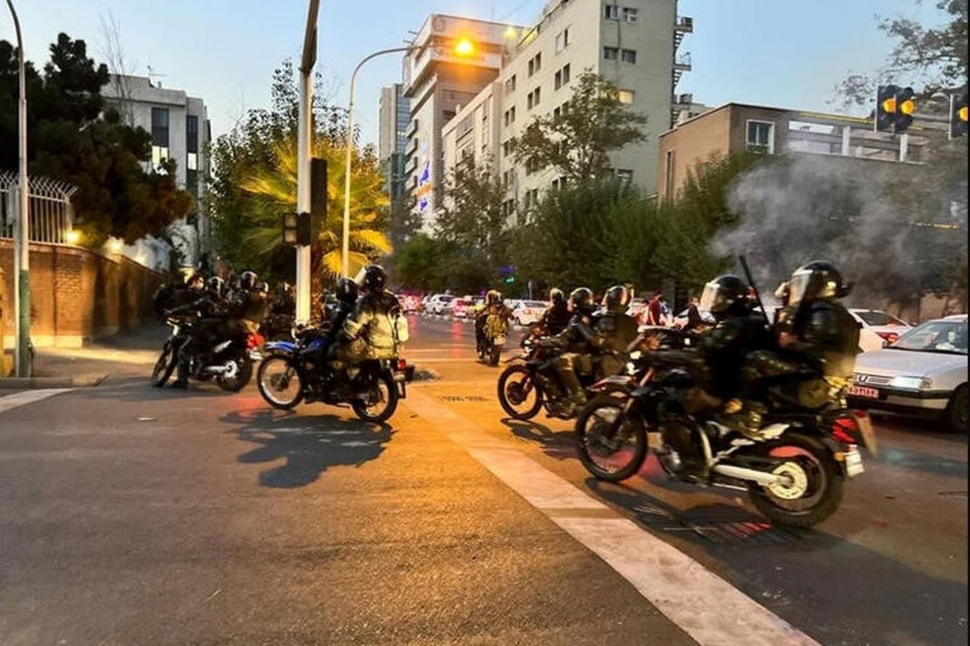 Las fuerzas de seguridad arremeten contra las manifestaciones que se dan en todo el país encabezadas por mujeres y jóvenes. 