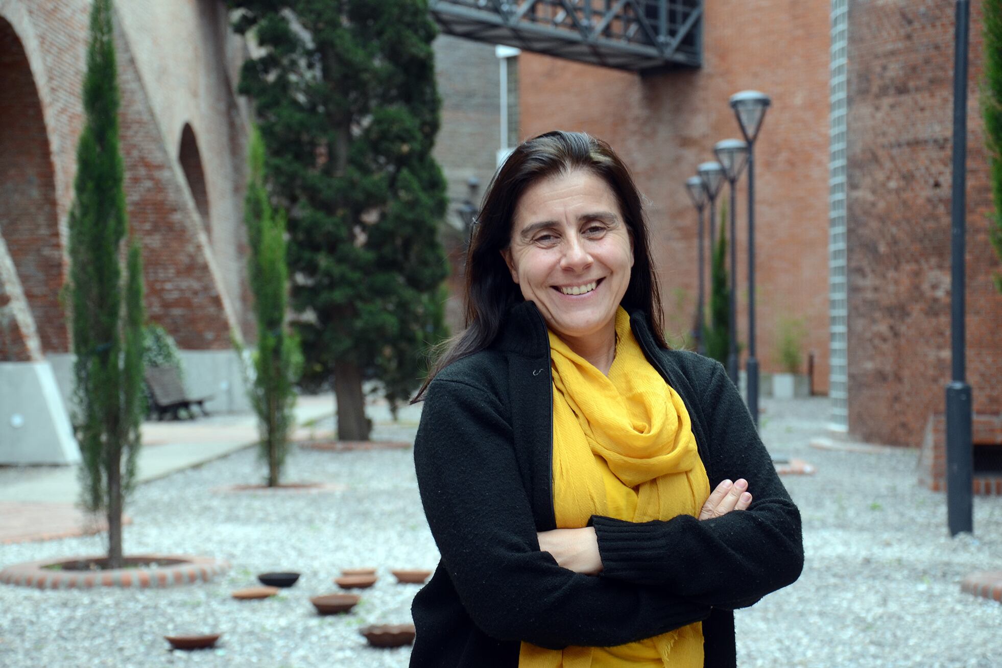 Busaniche es egresade la Facultad de Ciencia Política y Relaciones Internacionales de la UNR.