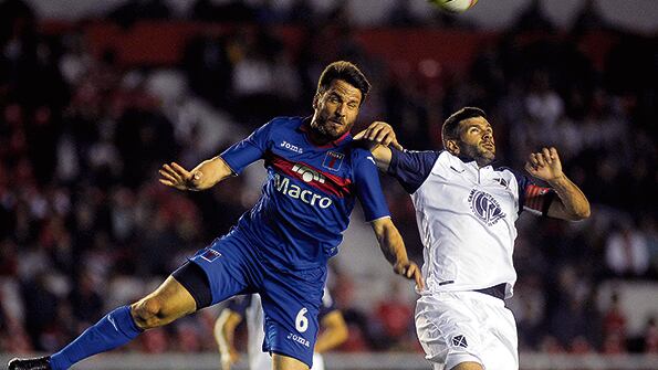 Gigliotti salta con Canuto.
