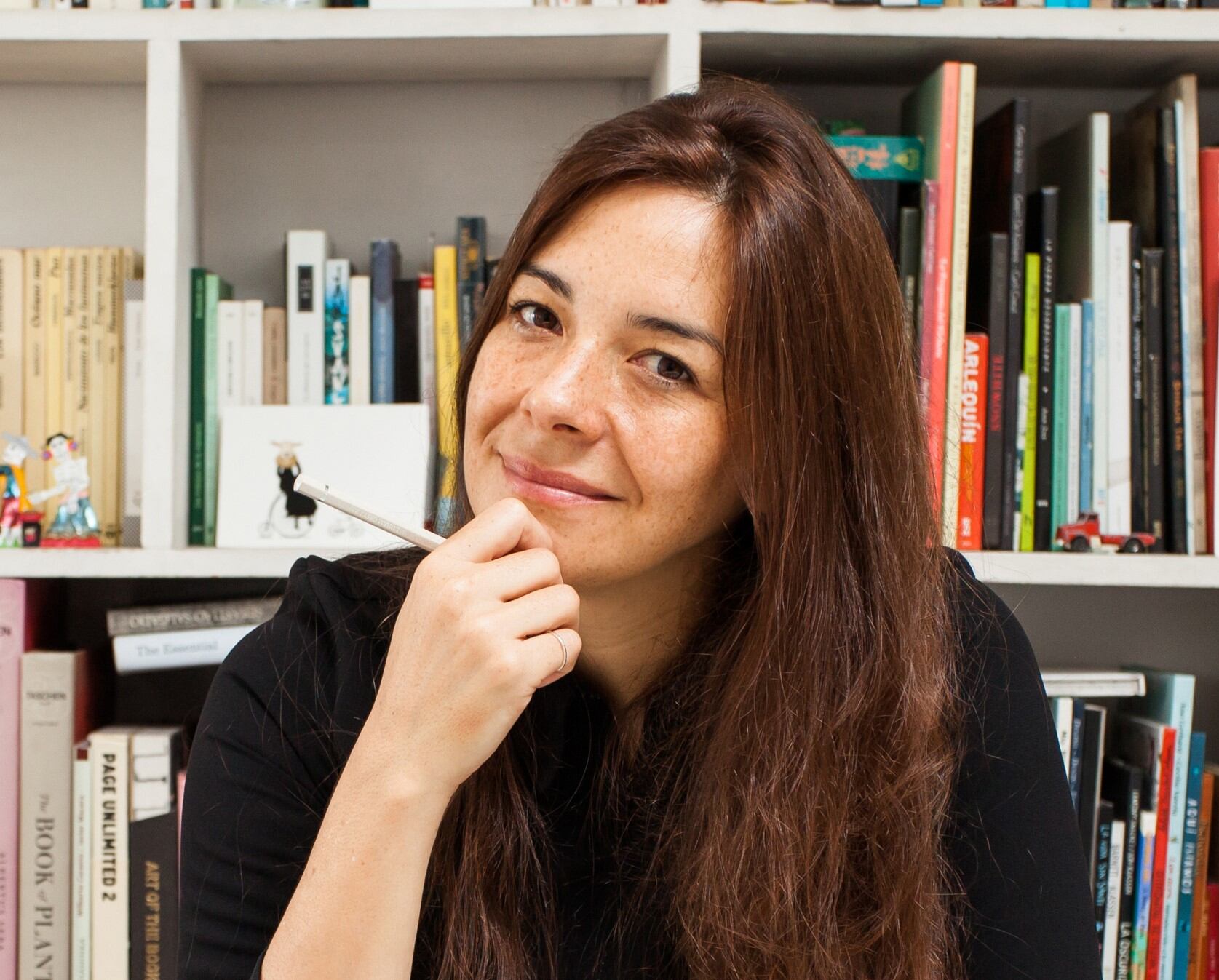 Issa Watanabe, la ilustradora peruana nombrada así por el maestro del haiku, Kobayashi Issa.