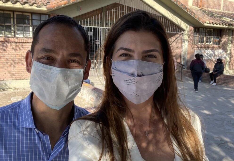 Bettina Romero acompañó al ganador de la jornada electoral, Emiliano Durand. 
