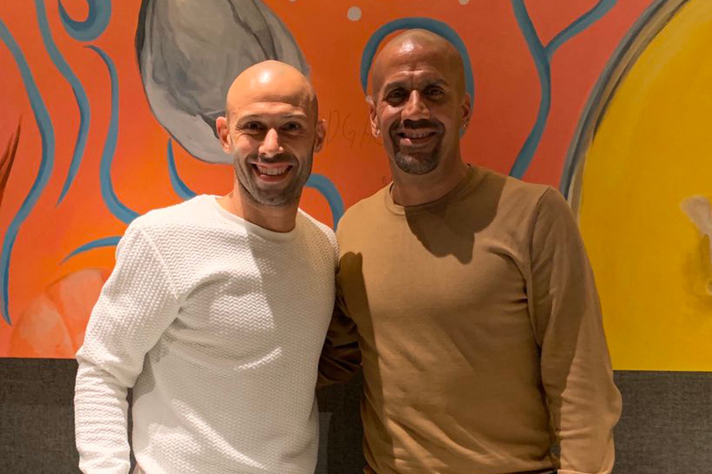 Mascherano y Verón, presidente de Estudiantes.