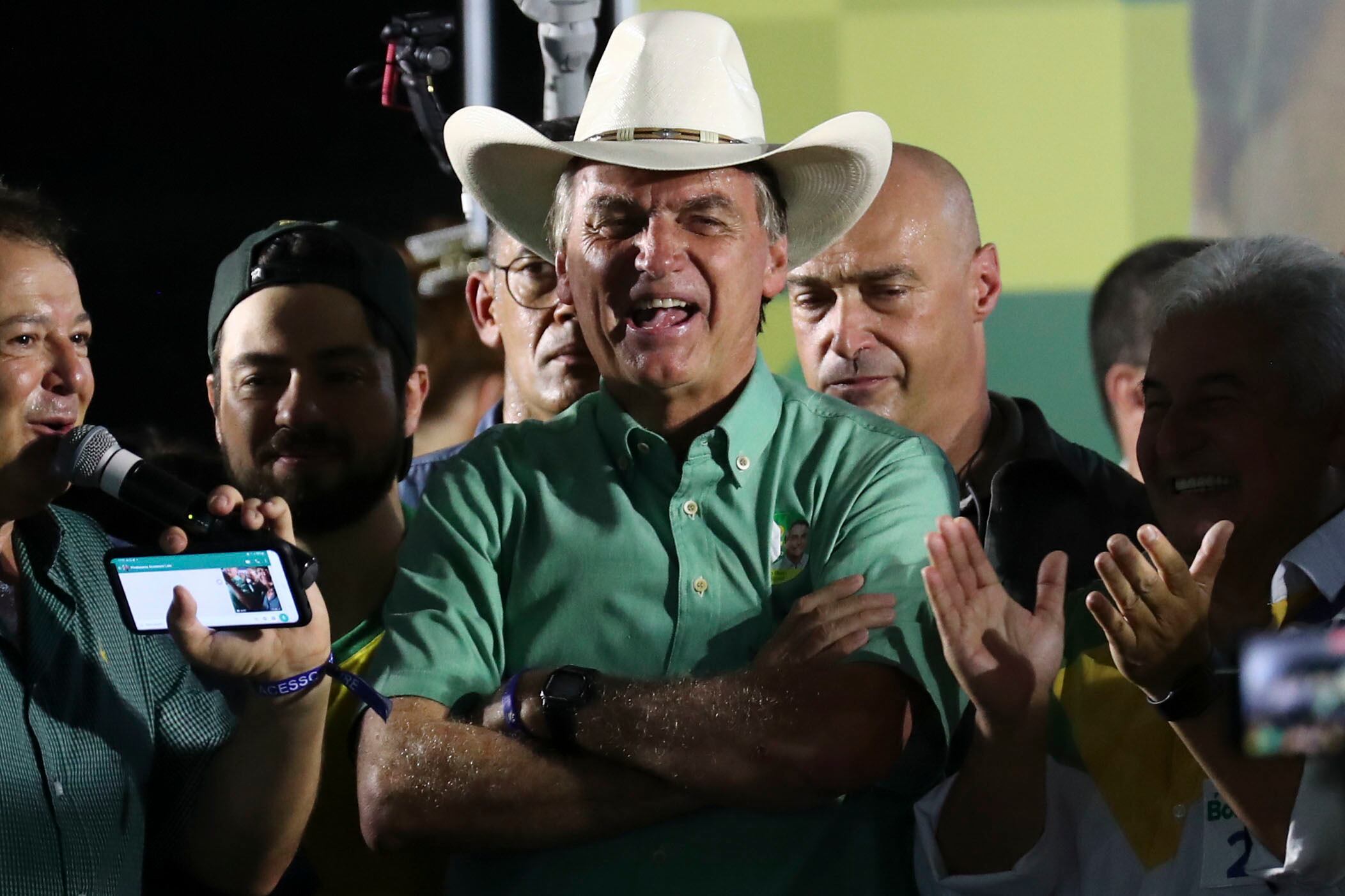 "Bolsonaro ha sido fiel a su palabra. Su mandato ha sido desastroso para la ciencia, el medioambiente y el pueblo brasileño", resumió la prestigiosa revista "Nature" en un editorial.