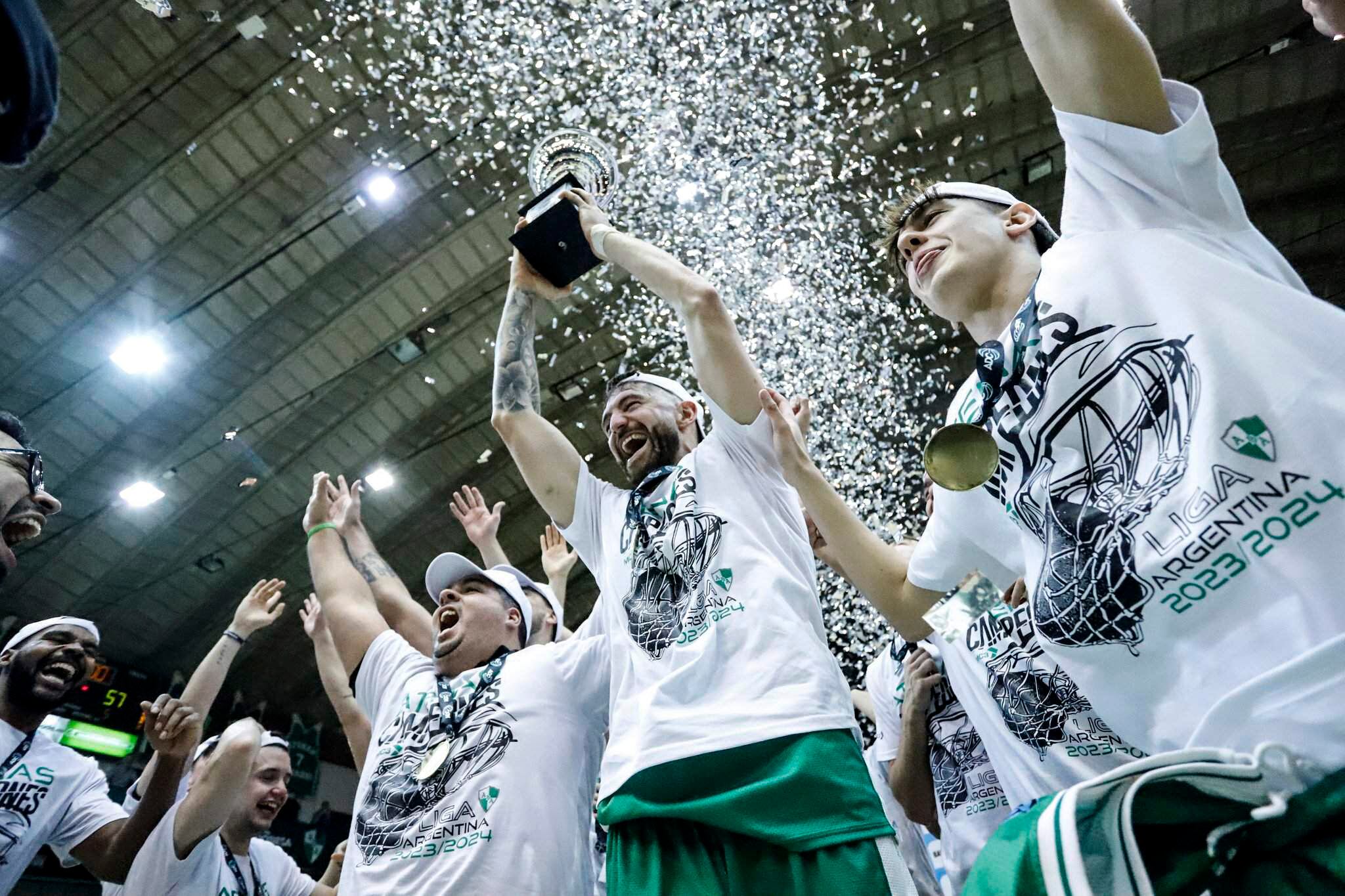 Atenas volvió a Primera con un gran partido de Lucas Arn, MVP de las Finales.