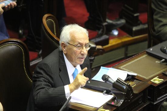 "Si había razones de urgencia, el Ejecutivo tenía que citar al Congreso a extraordinarias", sostuvo Recalde.