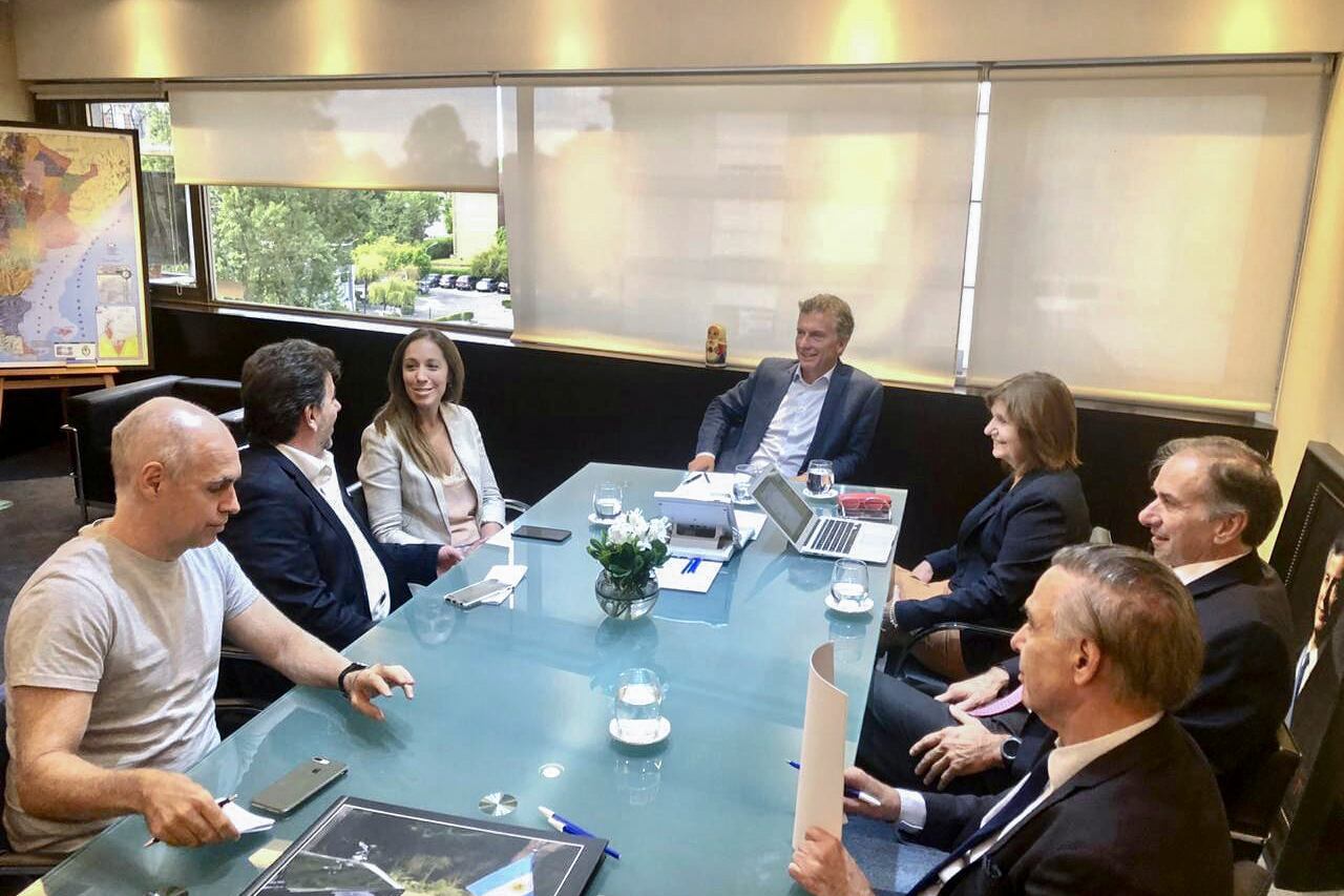 El ex presidente Mauricio Macri con la mesa nacional del PRO.