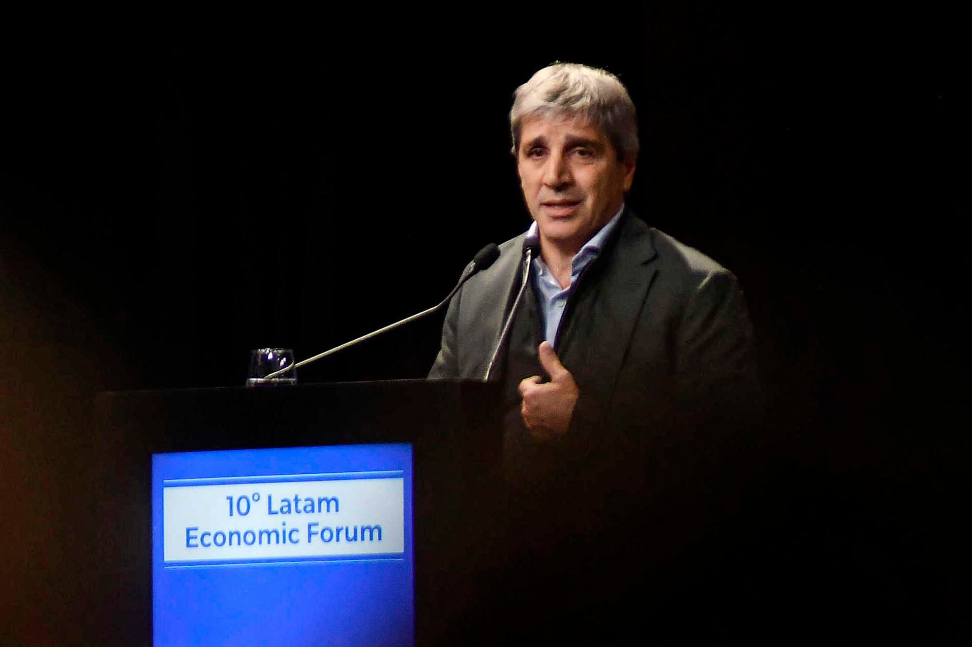 Luis Caputo, ministro de Economía, hablando en otro foro de financistas, el ámbito donde se siente más cómodo.