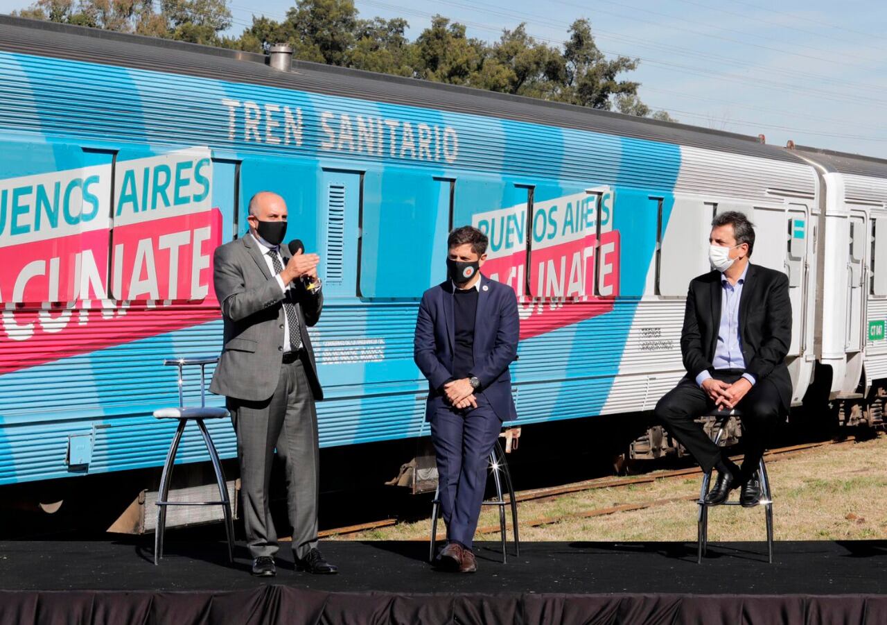 Cómo funciona el tren sanitario para hisopados y vacunación que puso en marcha Axel Kicillof