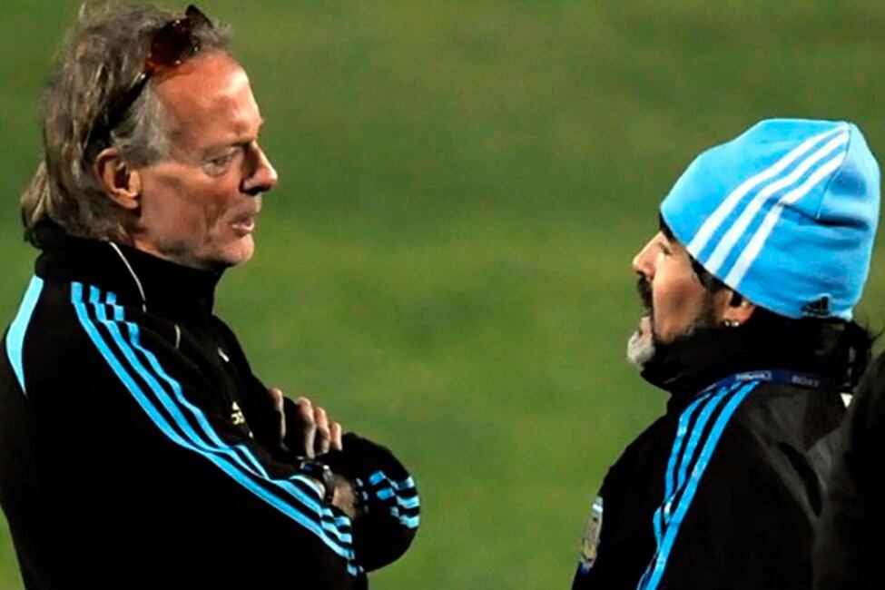 Fernando Signorini junto a Diego Maradona, en la Selección.
