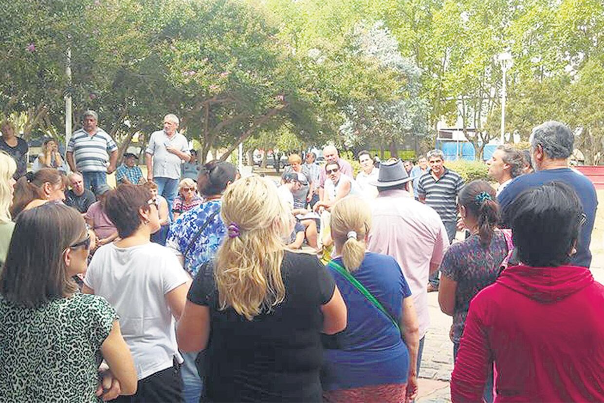 La primera reunión se realizó el sábado pasado en la Plaza España de Saladillo.