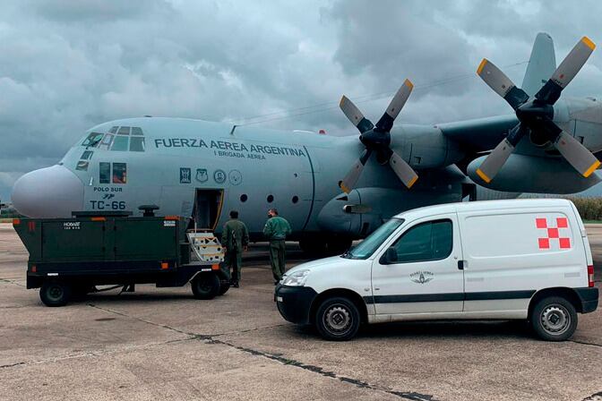 La llegada del Hércules de las Fuerzas Armadas: Cancillería demostró que no se enviaron vacunas sino algunos equipamentos médicos