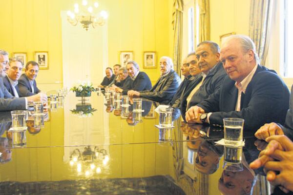 La mesa chica de la CGT reunida con el ministro de Hacienda, Nicolás Dujovne.