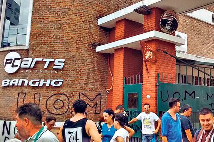 El paliativo que ofrece el Gobierno es subsidiar por un tiempo a los despedidos.