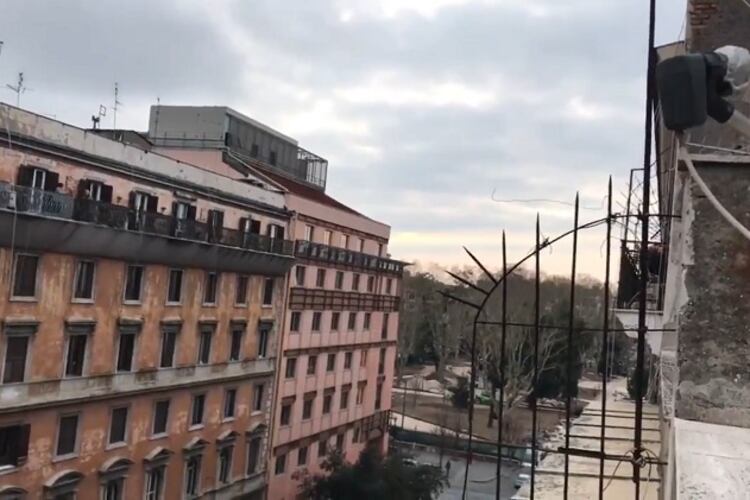 Piazza Vittorio, mientras los vecinos cantaban "Bella Ciao".