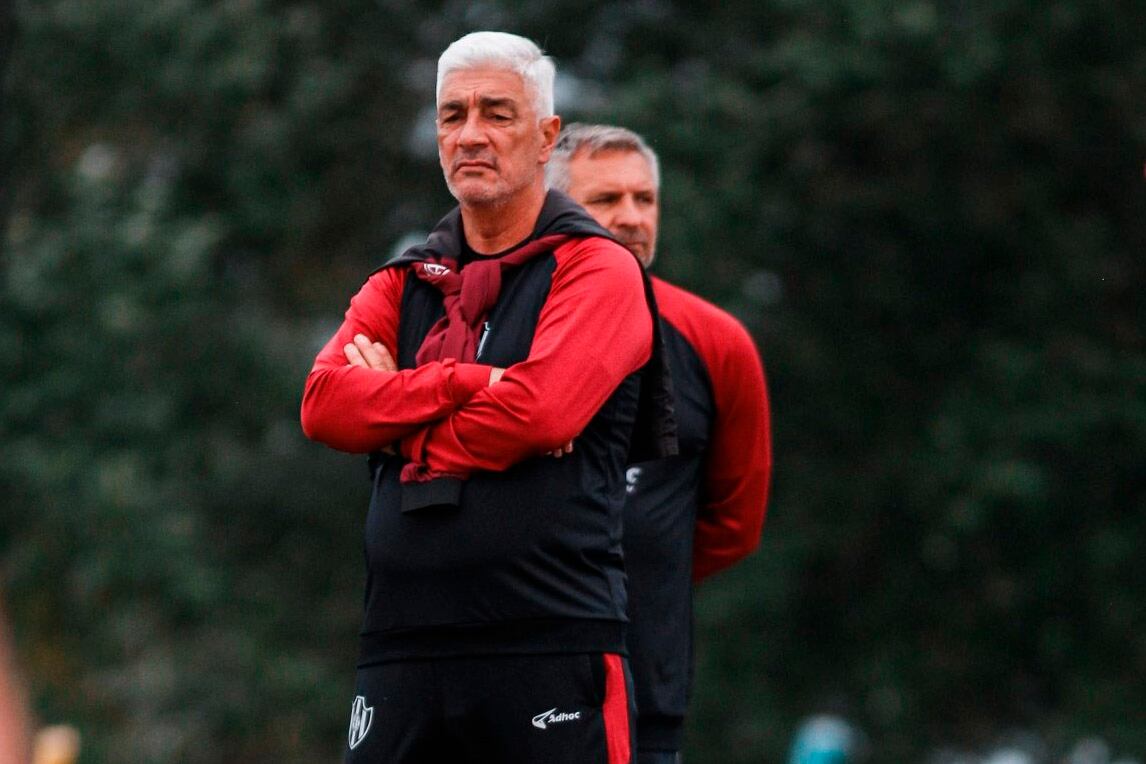 Omar De Felippe, uno de esos entrenadores que llegan y levantan al equipo de inmediato.