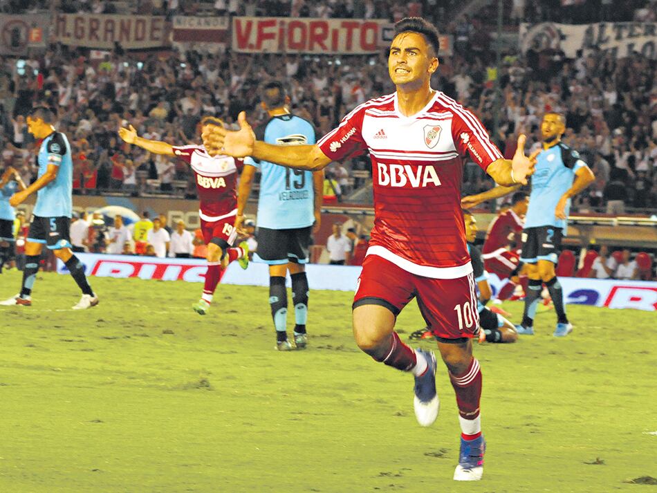 Gonzalo Martínez festeja su gol, el que le terminó dando el triunfo al conjunto de Núñez.