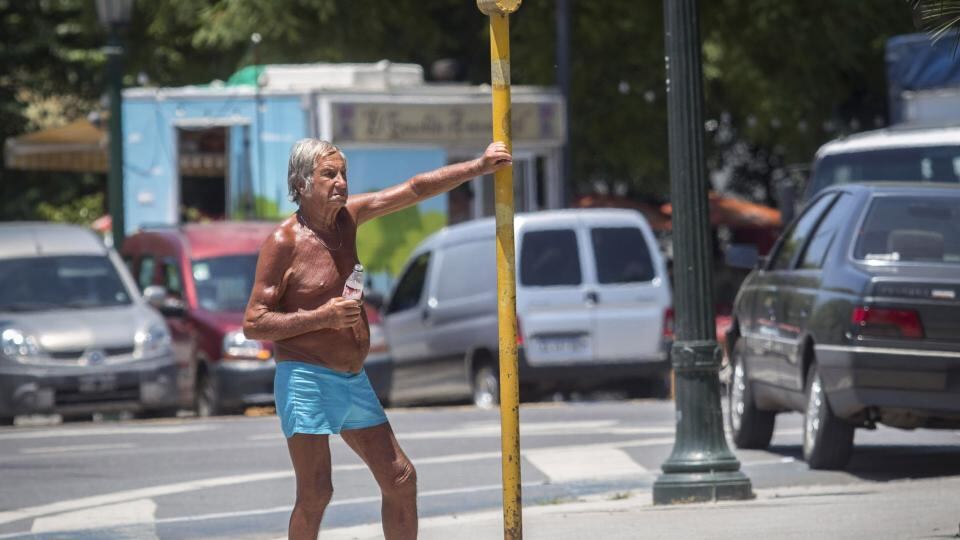 El Servicio Meteorológico Nacional indicó en su pronóstico de tiempo que este lunes será una jornada calurosa en la Ciudad de Buenos Aires.