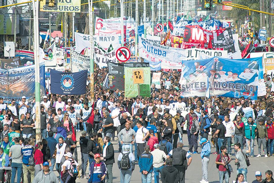 Hoy se realiza la segunda marcha tras la explosión que dejó a la vista el abandono denunciado por los docentes.