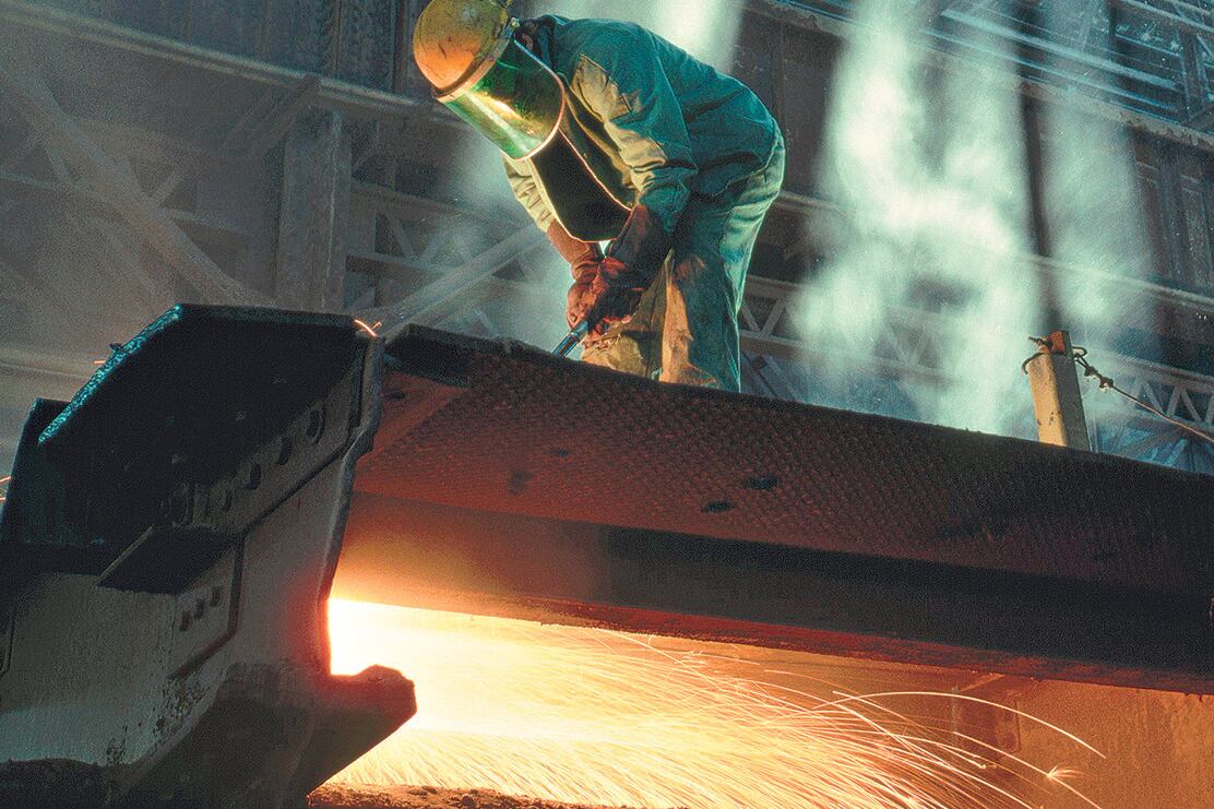 El empleo en la actividad privada es el más castigado por la crisis. En enero se informaron más despidos y suspensiones.