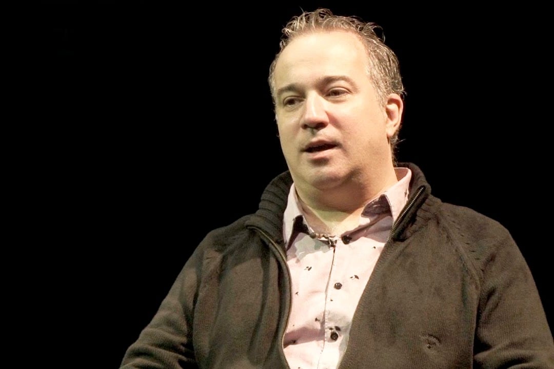 Gonzalo Demaría es dramaturgo, director, compositor y novelista. 