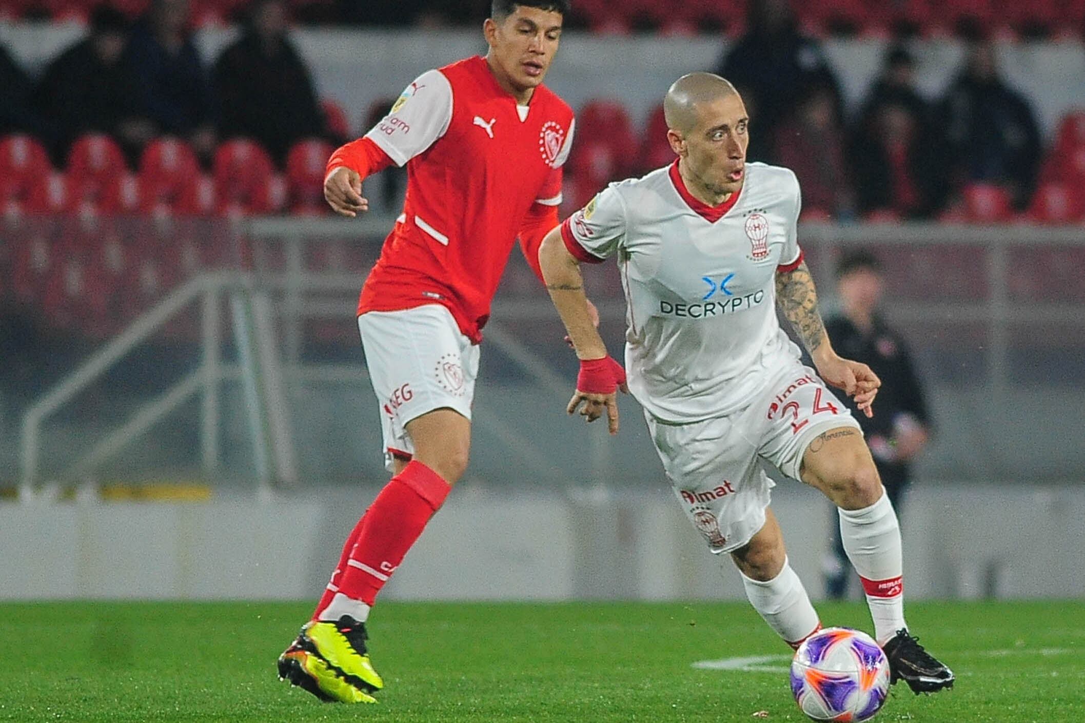 Federico Fattori lleva la pelota