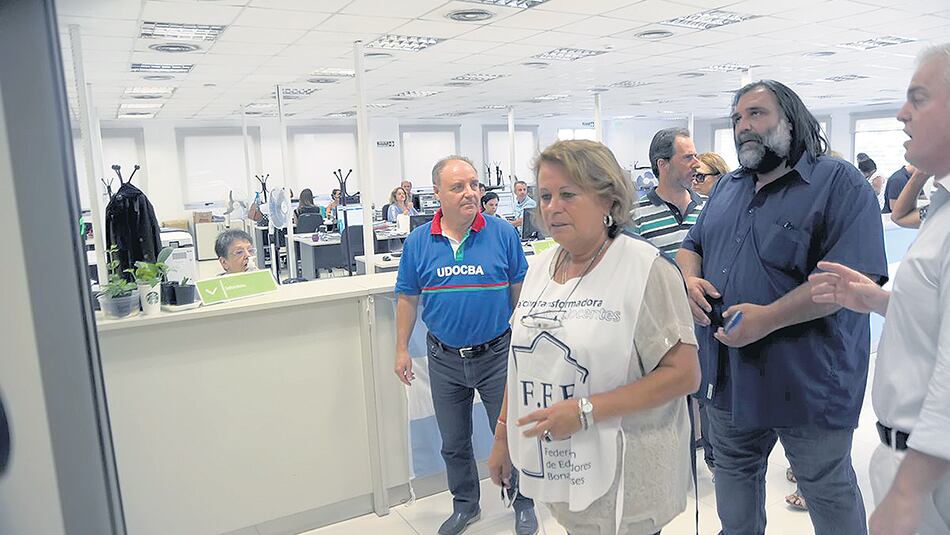 Mirta Petroncini y Roberto Baradel en el ministerio de Trabajo en La Plata, el martes pasado.