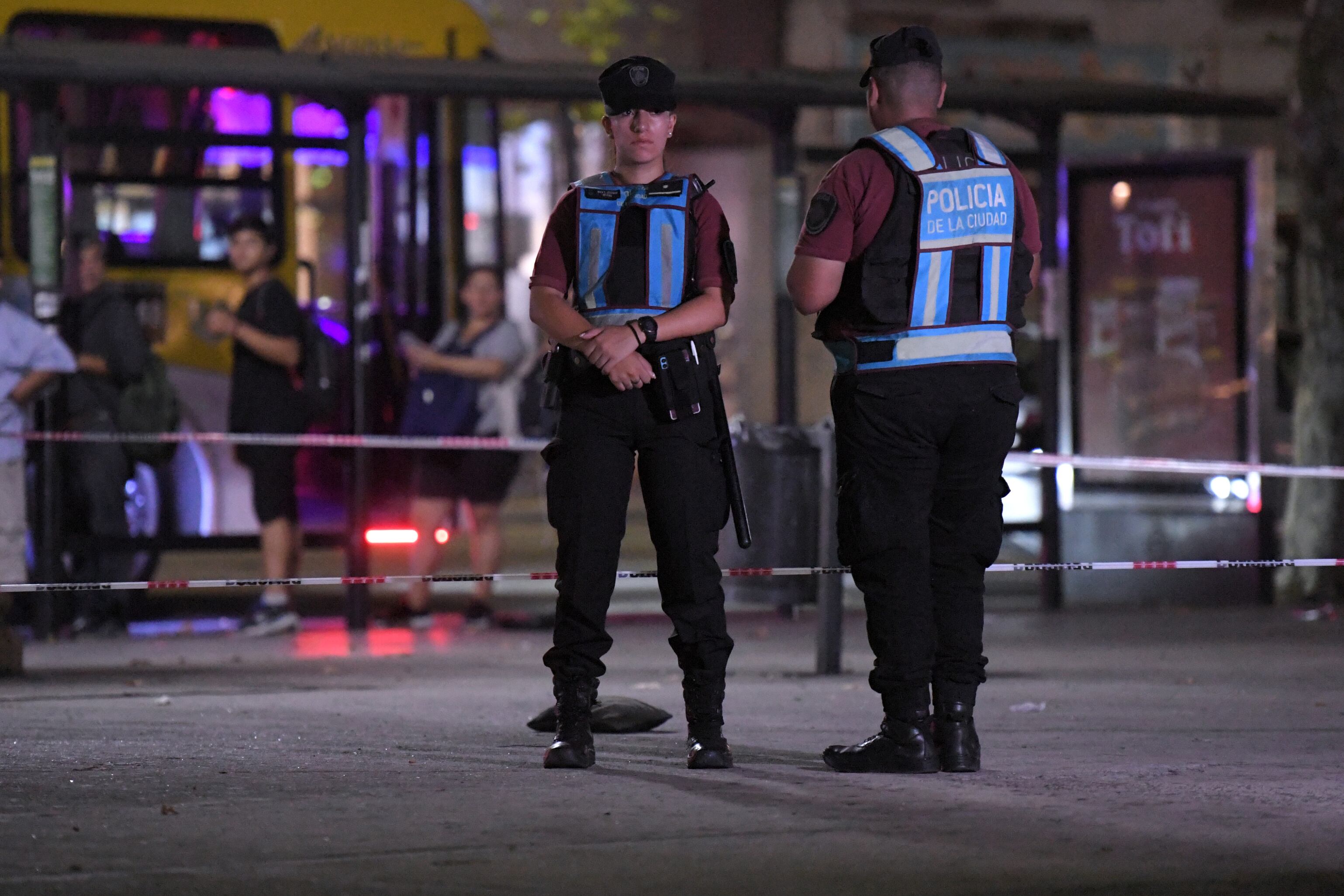 El nene fue llevado de urgencia por un chofer de una línea de colectivos al hospital General de Niños Pedro Elizalde, ubicado a unas cuatro cuadras de donde ocurrió el hecho. (Foto: