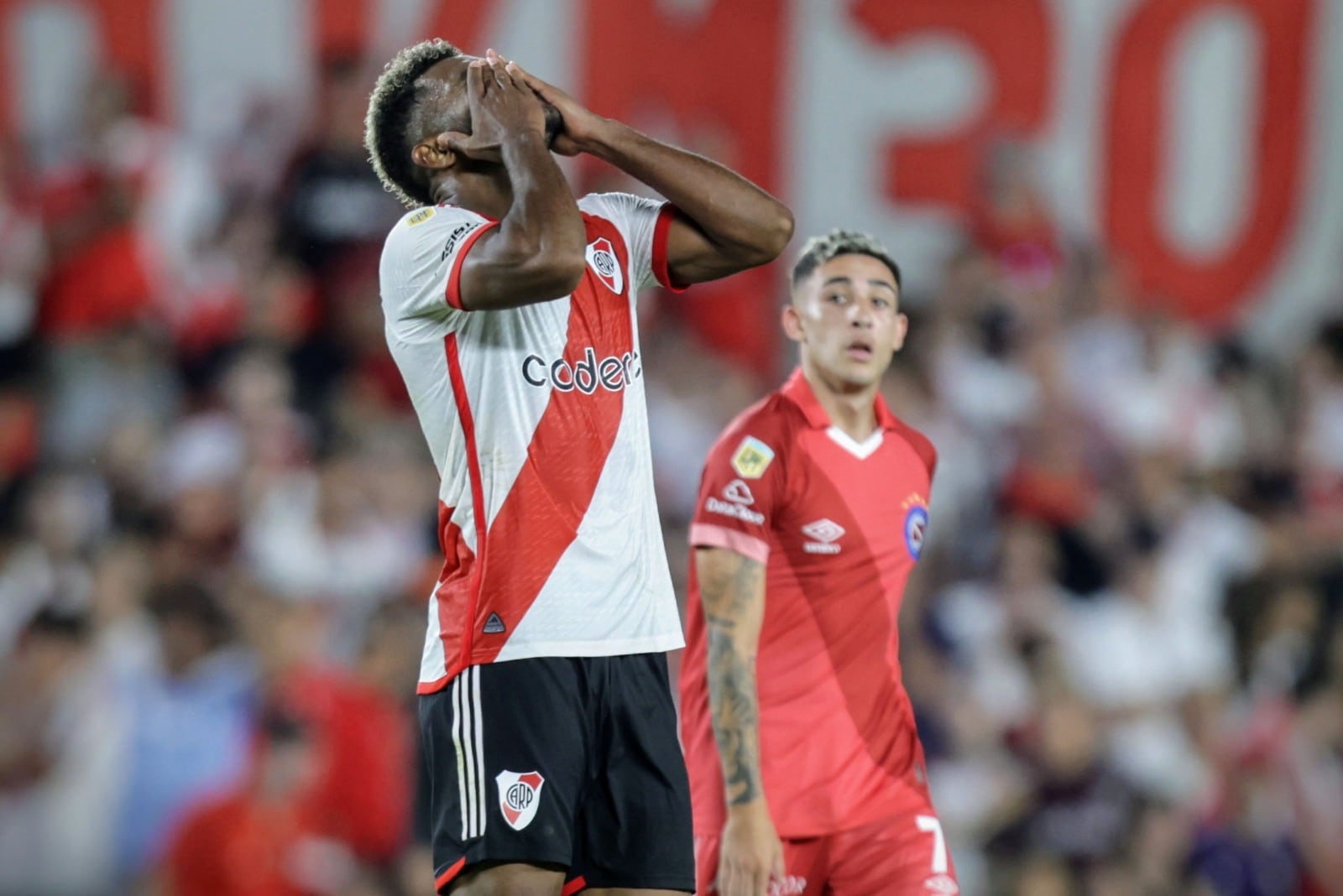 Los goleadores de la noche en Núñez, Miguel Borja y Santiago Montiel