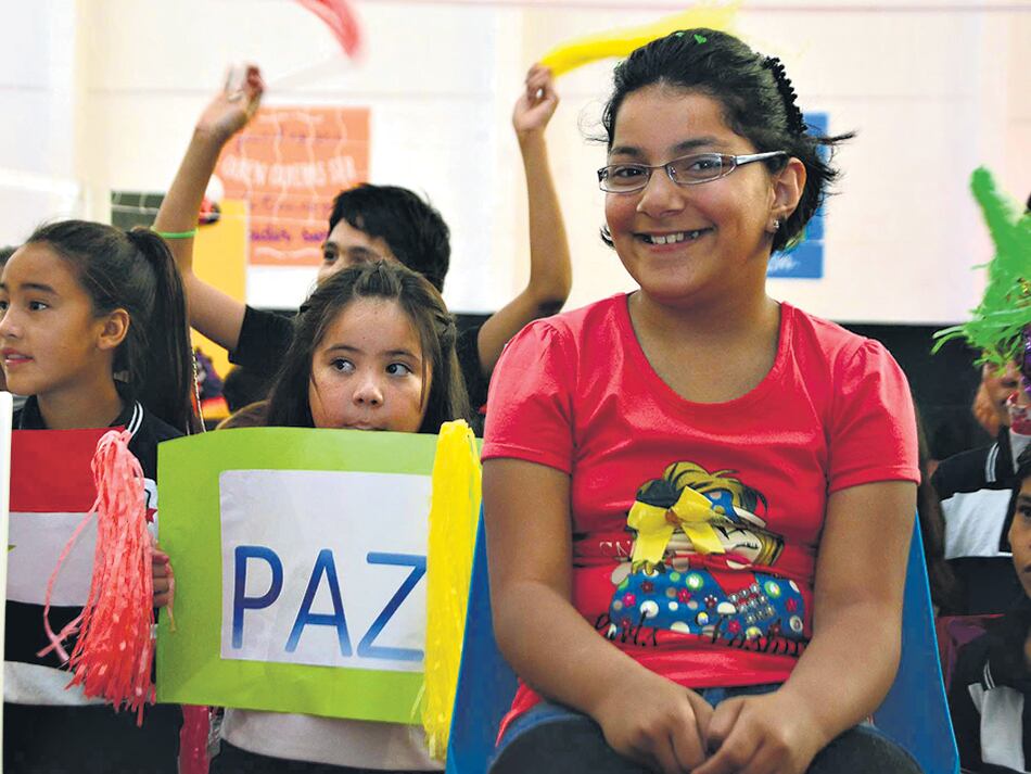 Los chicos fueron recibidos con carteles, banderas y serpentinas en la escuela Corazón Victoria.