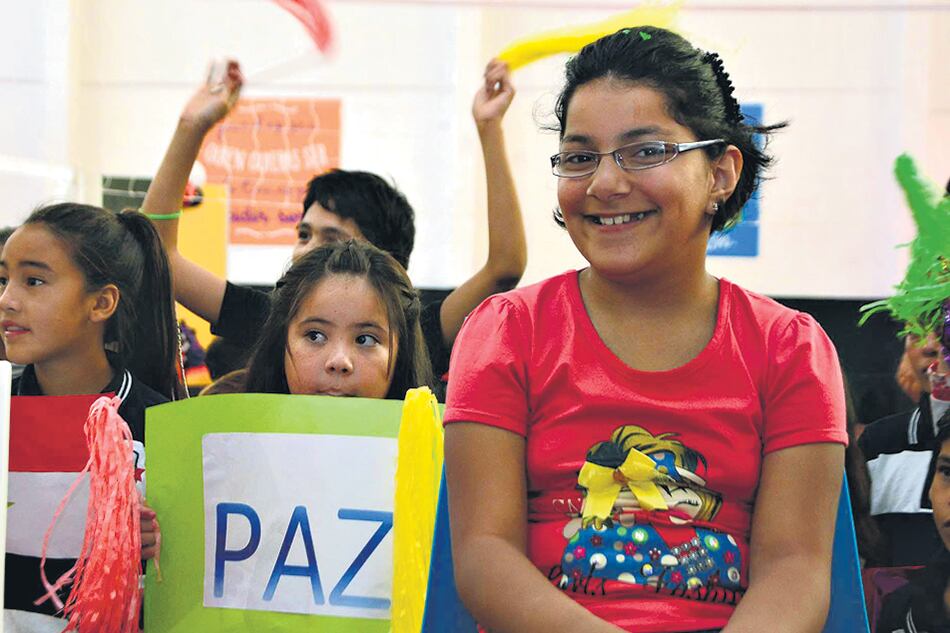 Los chicos fueron recibidos con carteles, banderas y serpentinas en la escuela Corazón Victoria.
